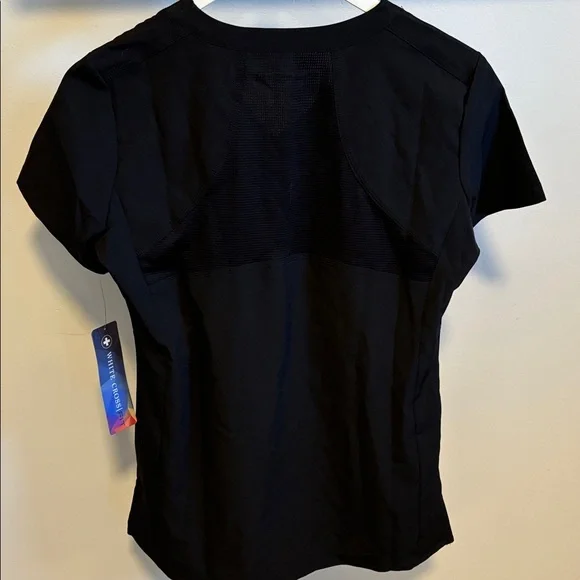 White Cross Fit scrub top. - Picture 5 of 7
